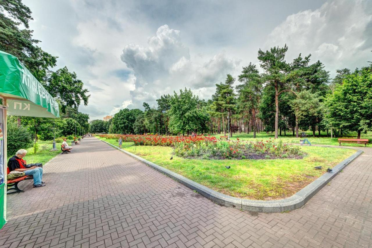 Apartment Voskresenska 18 , Парковые Озера Kijev Kültér fotó