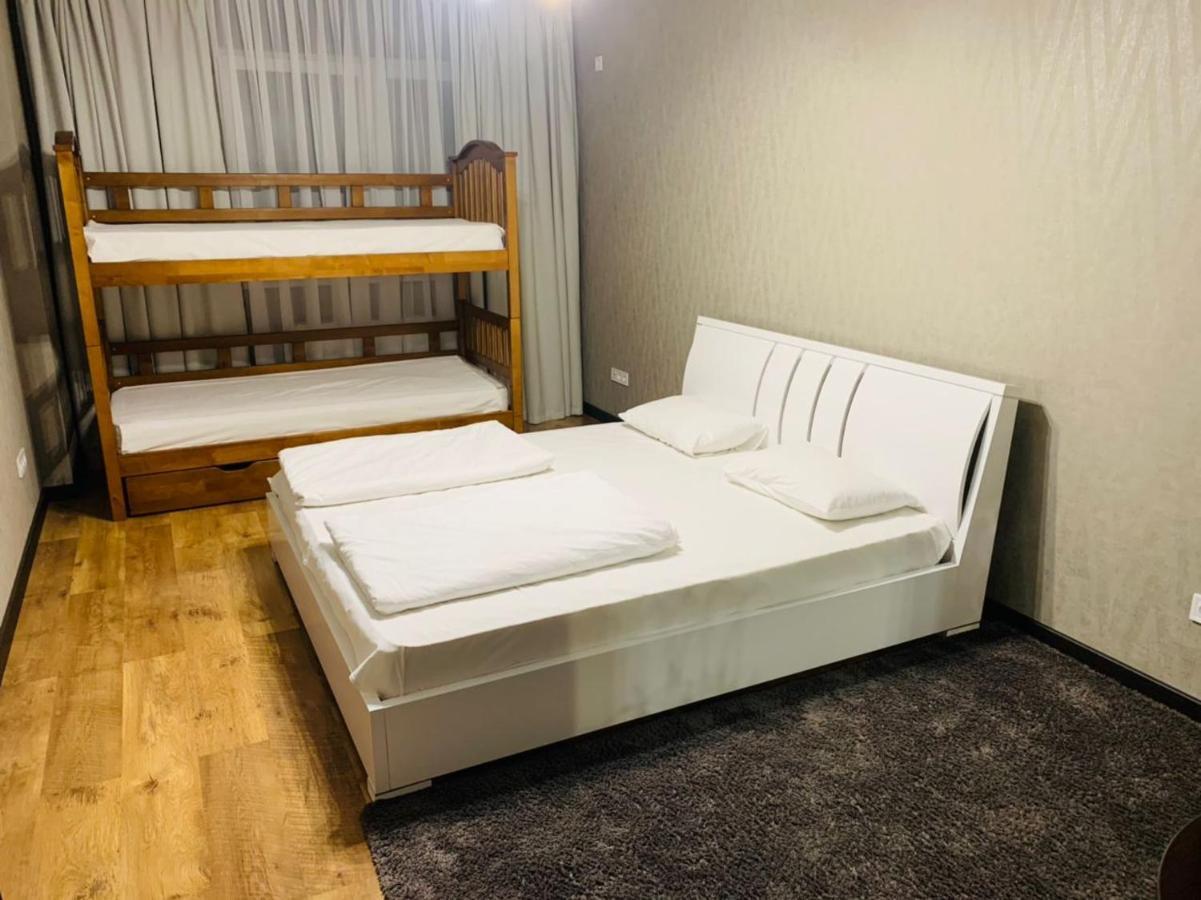 Apartment Voskresenska 18 , Парковые Озера Kijev Kültér fotó