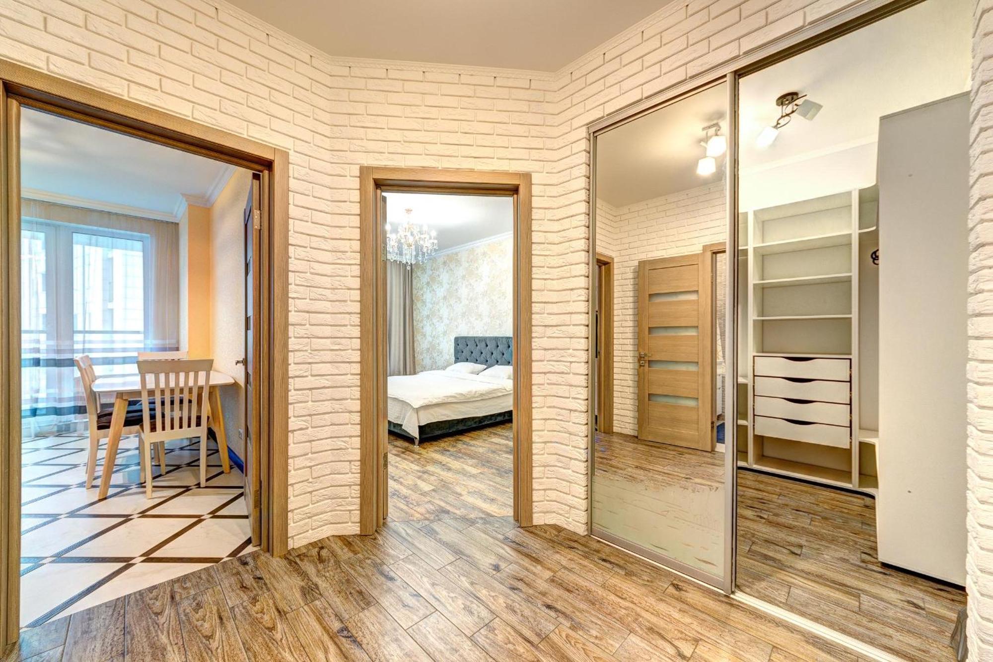 Apartment Voskresenska 18 , Парковые Озера Kijev Szoba fotó