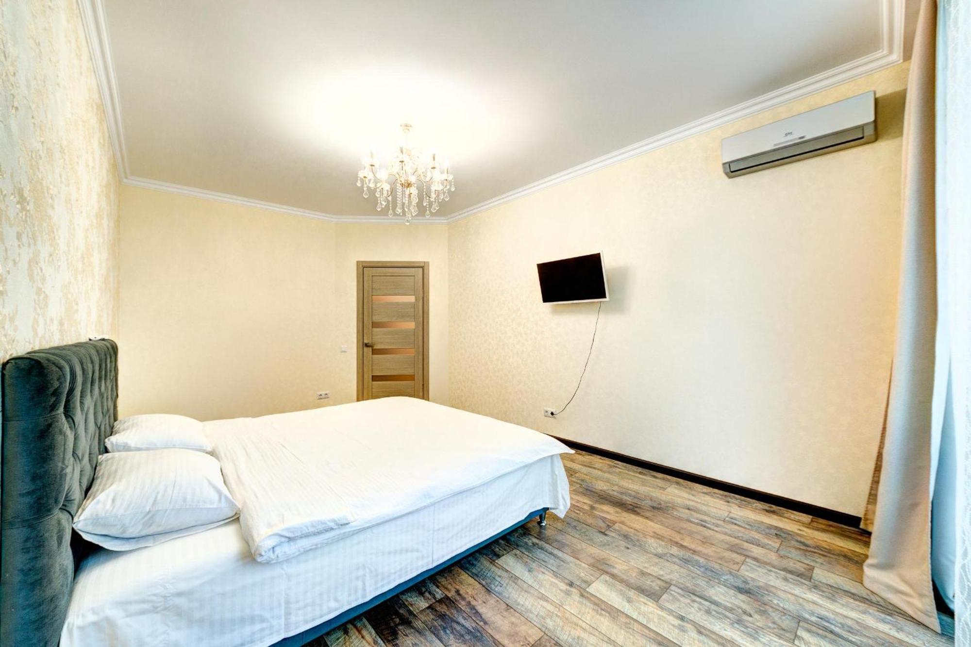 Apartment Voskresenska 18 , Парковые Озера Kijev Szoba fotó