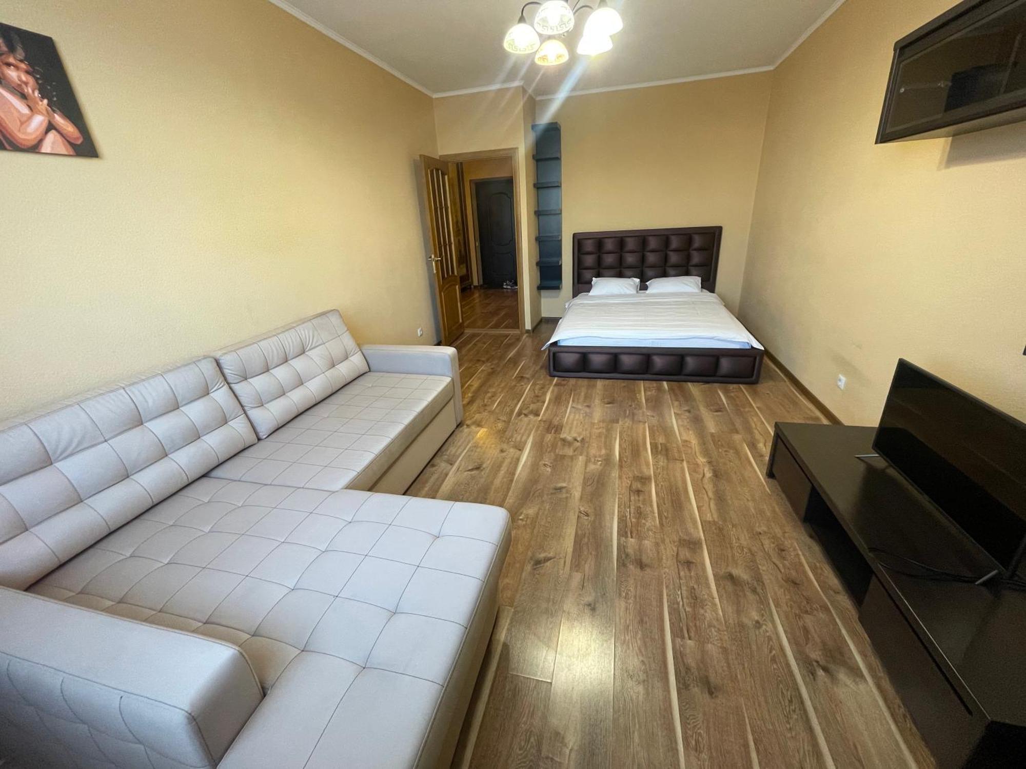 Apartment Voskresenska 18 , Парковые Озера Kijev Szoba fotó
