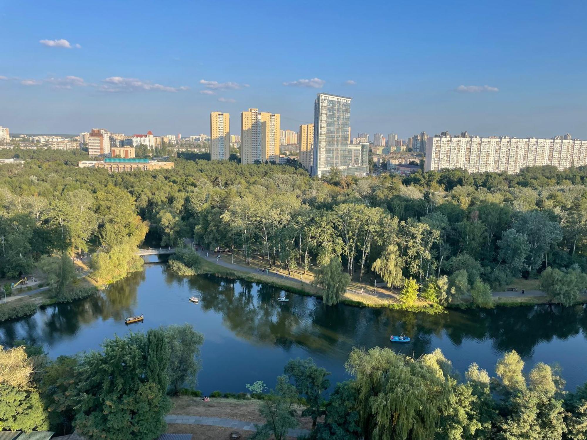 Apartment Voskresenska 18 , Парковые Озера Kijev Szoba fotó