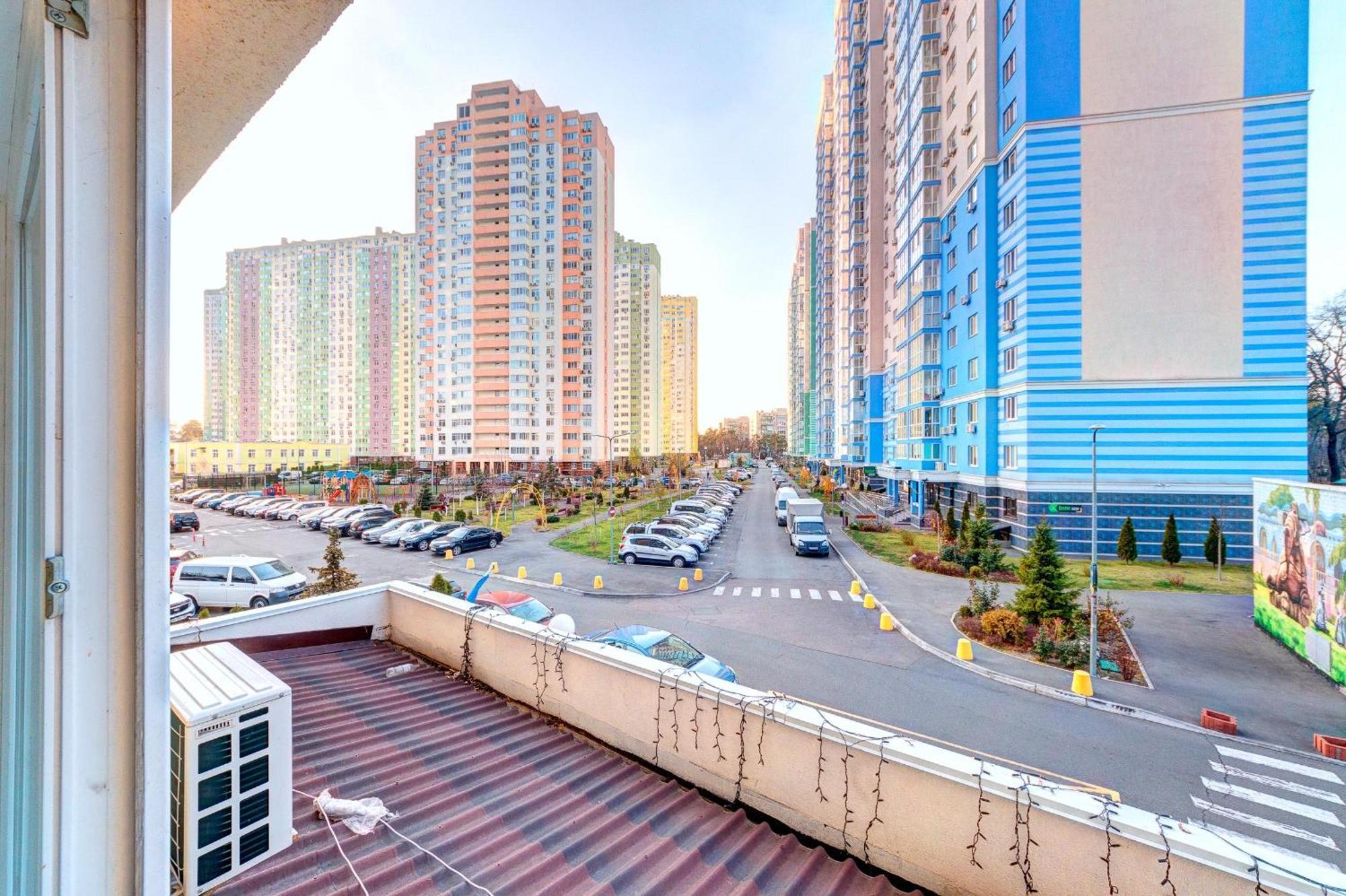 Apartment Voskresenska 18 , Парковые Озера Kijev Szoba fotó