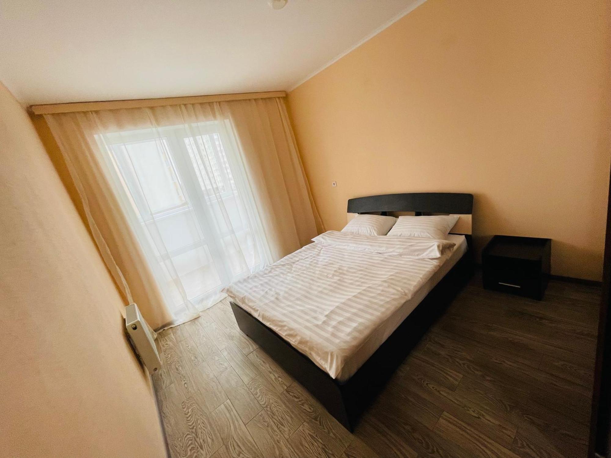Apartment Voskresenska 18 , Парковые Озера Kijev Szoba fotó