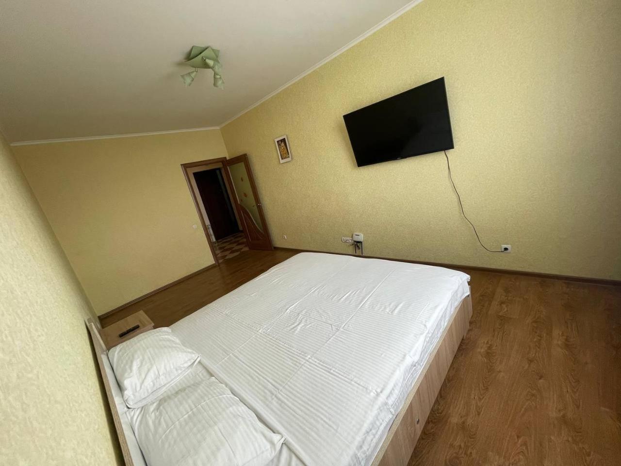 Apartment Voskresenska 18 , Парковые Озера Kijev Kültér fotó