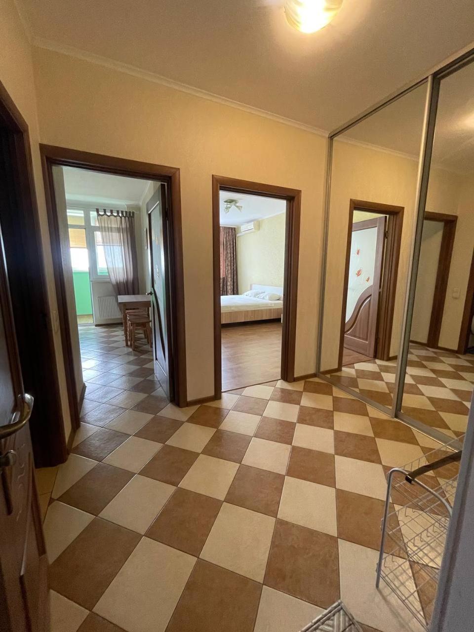 Apartment Voskresenska 18 , Парковые Озера Kijev Kültér fotó